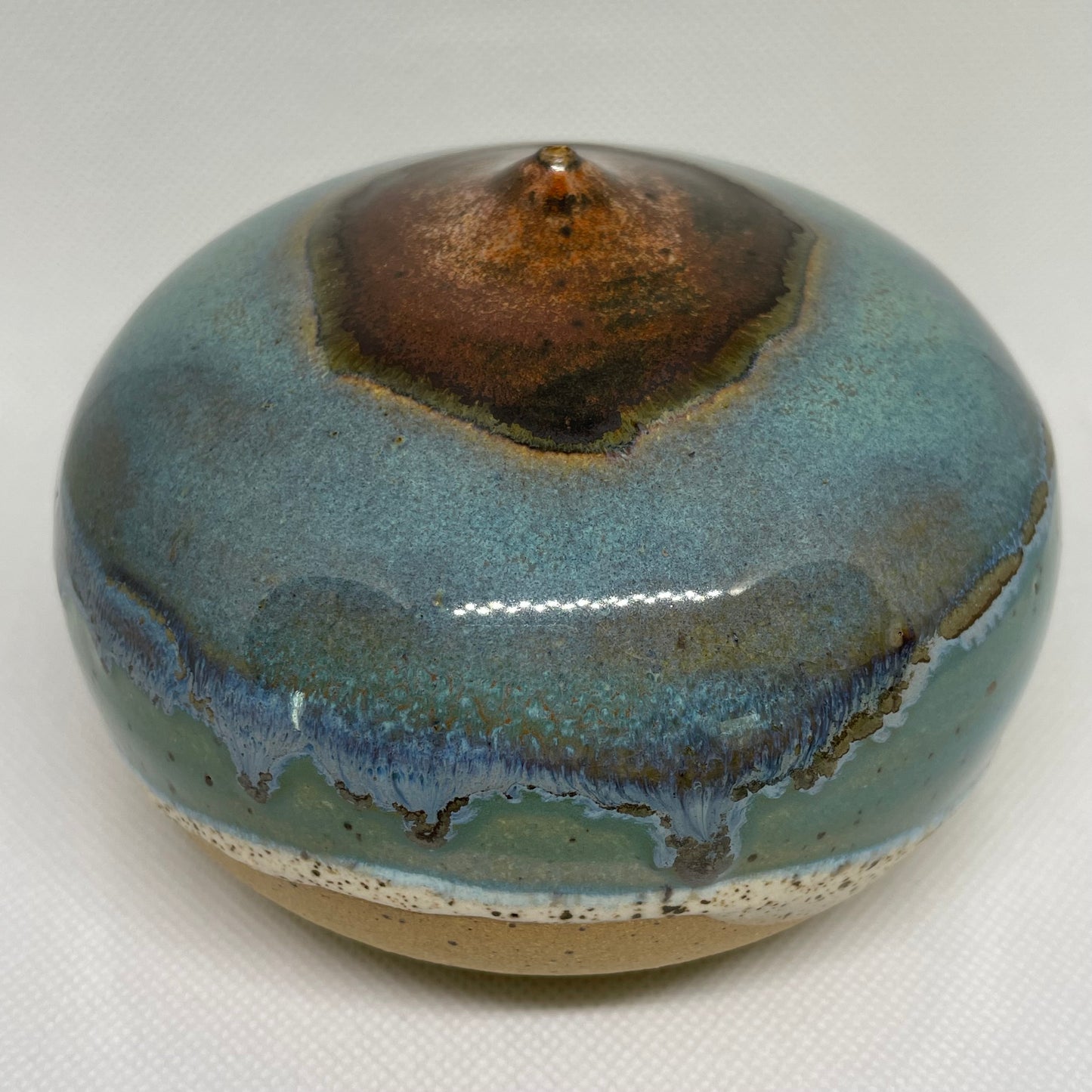 Round vase - close form